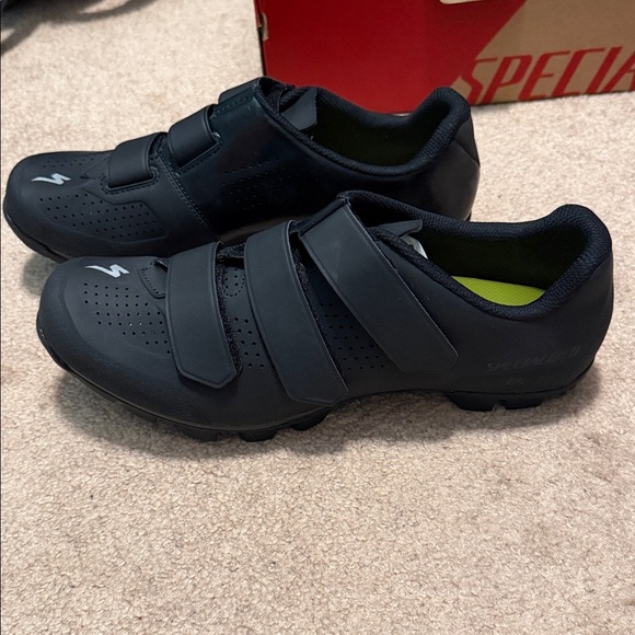 Specialized Men's Black Athletic Cycling Shoes - Picture 6 of 9